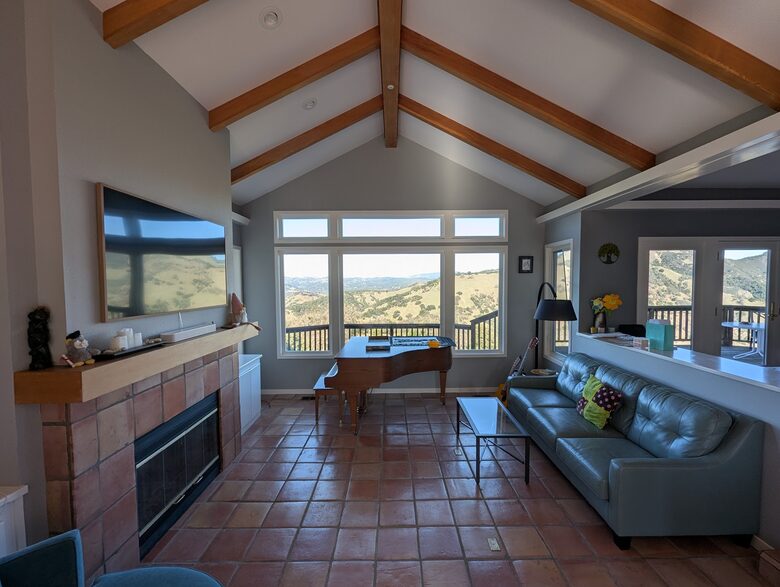 Elevated Living Overlooking Lake Sonoma - Geyserville, California