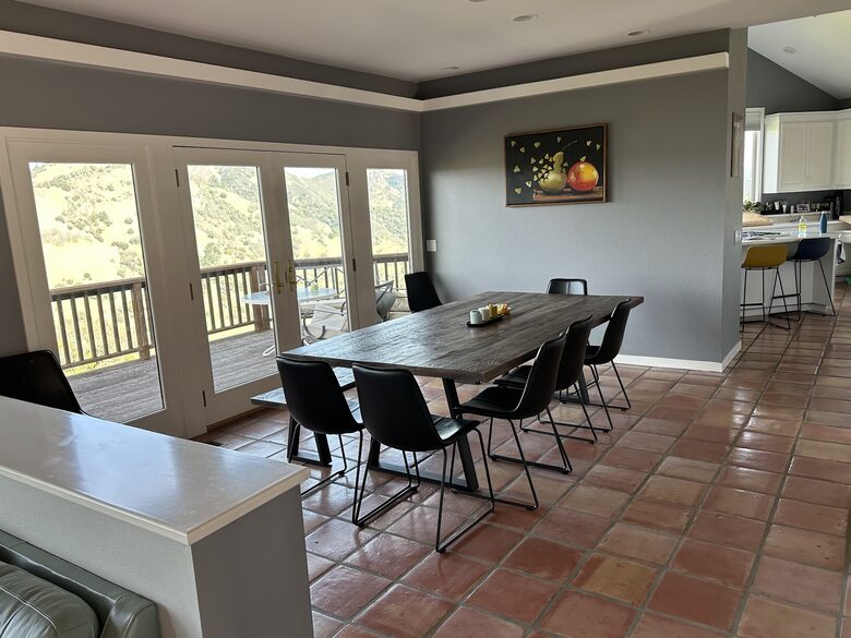 Elevated Living Overlooking Lake Sonoma - Geyserville, California