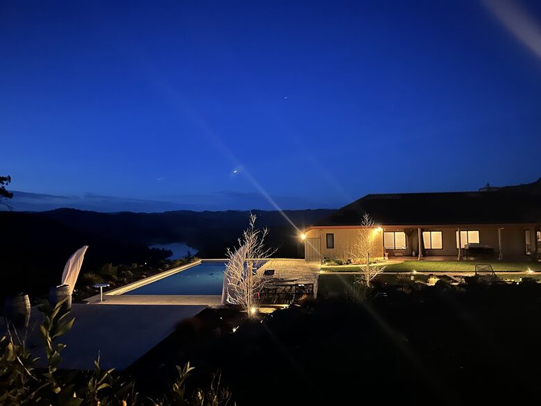 Elevated Living Overlooking Lake Sonoma - Geyserville, California