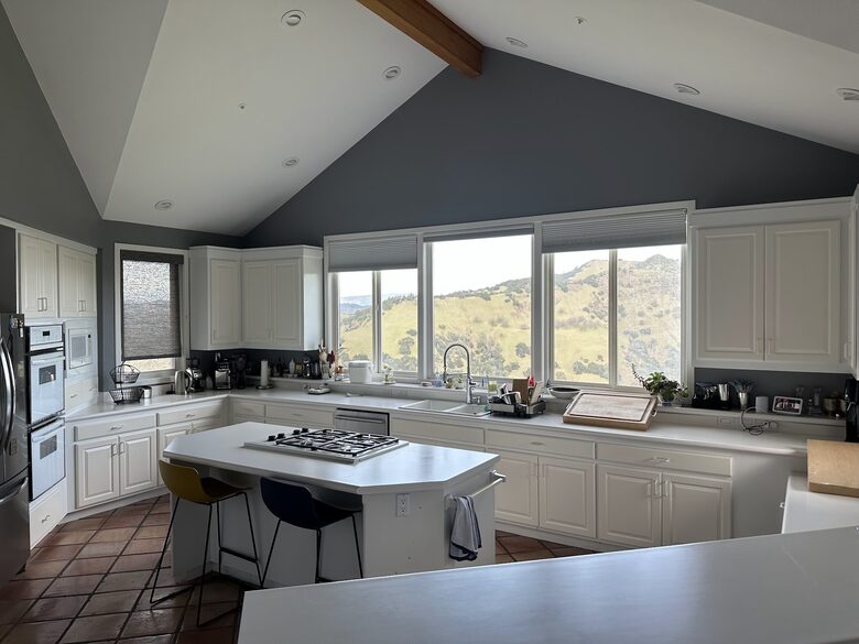 Elevated Living Overlooking Lake Sonoma - Geyserville, California