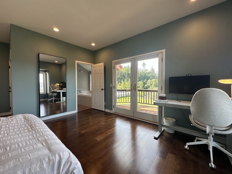 Elevated Living Overlooking Lake Sonoma - Geyserville, California