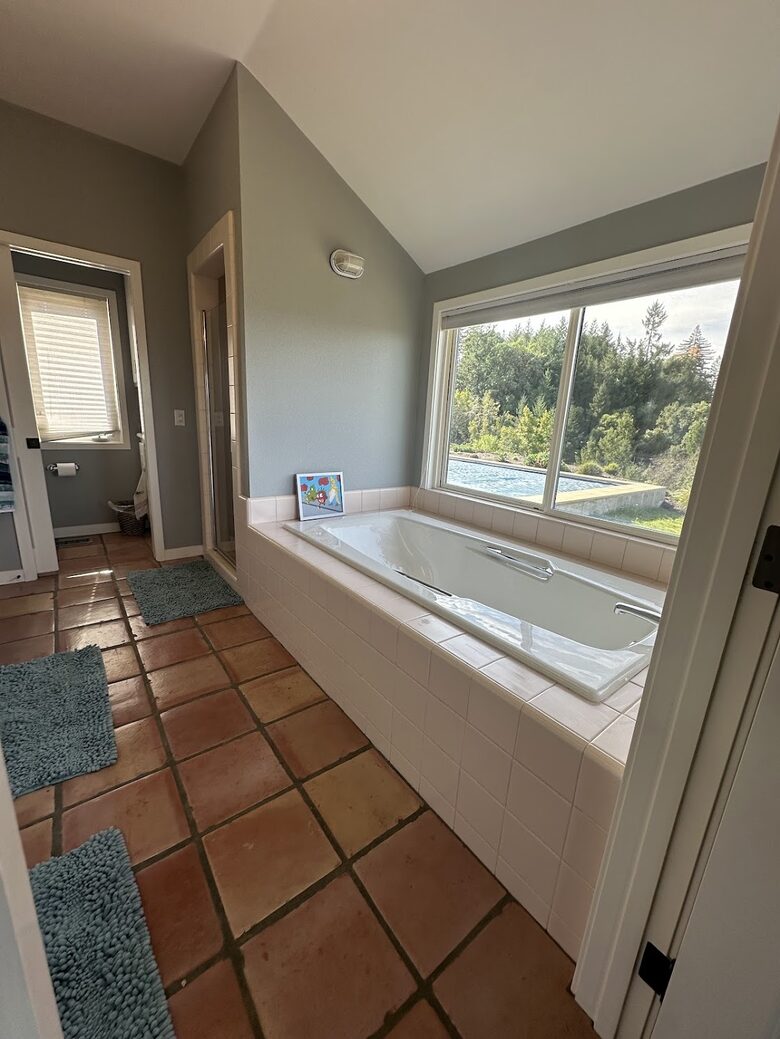 Elevated Living Overlooking Lake Sonoma - Geyserville, California