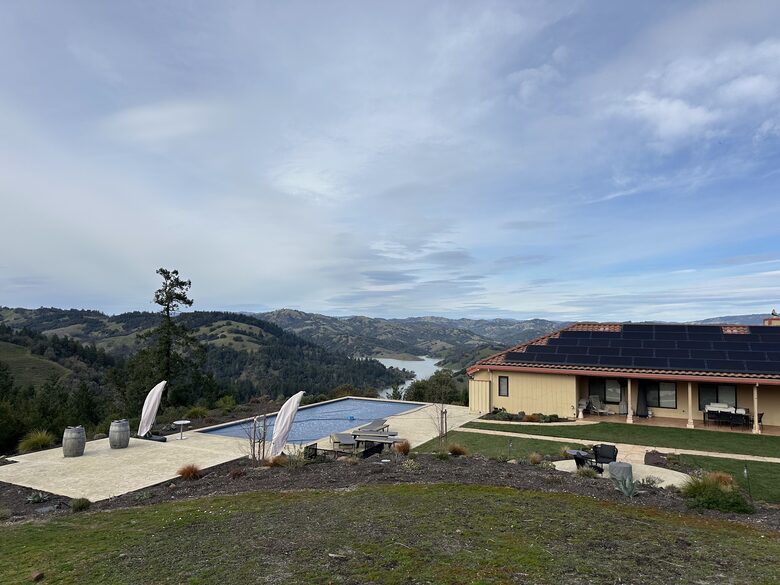 Elevated Living Overlooking Lake Sonoma - Geyserville, California