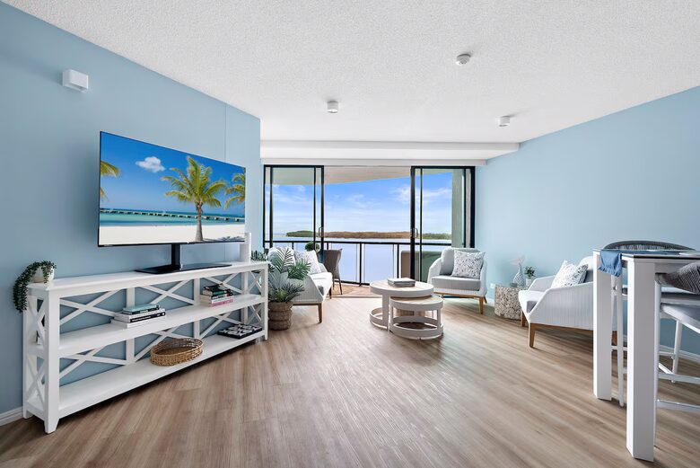Netflix or ocean views from the breakfast bar