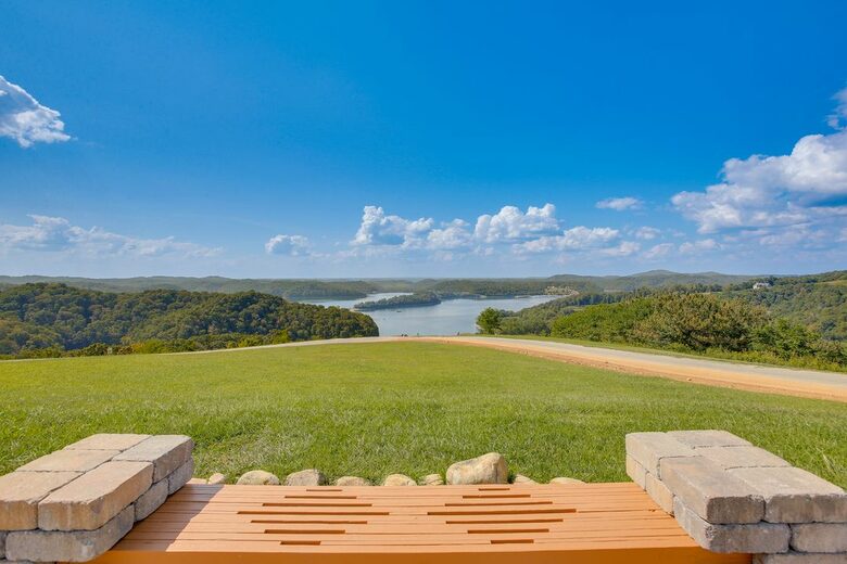 Tranquil Comfort with Forest & Lake Views - Hilham, Tennessee