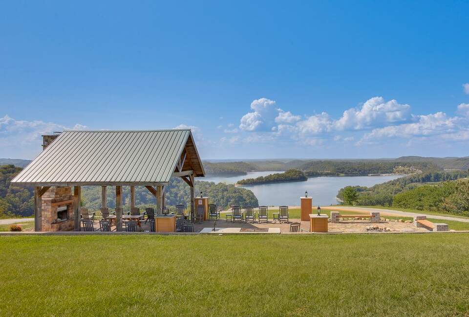 Tranquil Comfort with Forest & Lake Views - Hilham, Tennessee