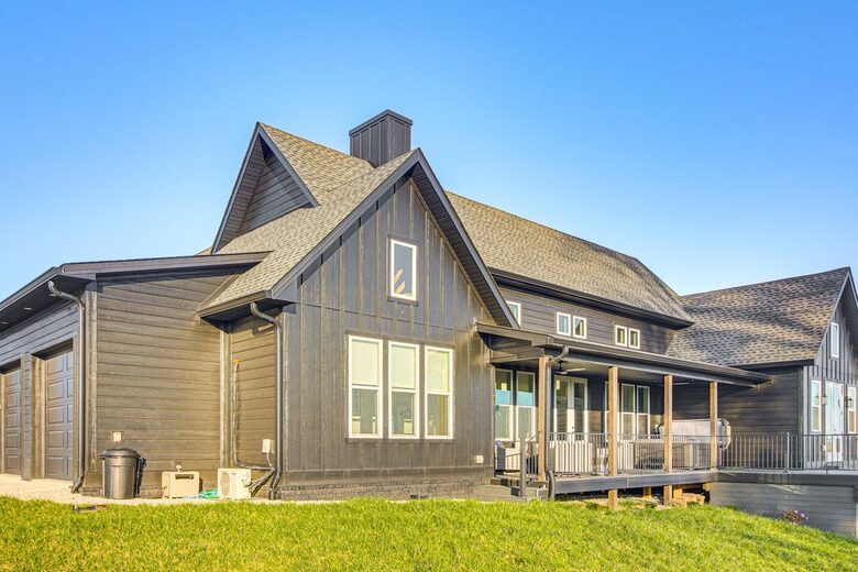 Tranquil Comfort with Forest & Lake Views - Hilham, Tennessee