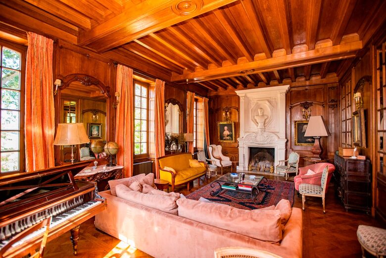 Historic Château with Riverside Views & Heated Pool - Daon, Mayenne, France