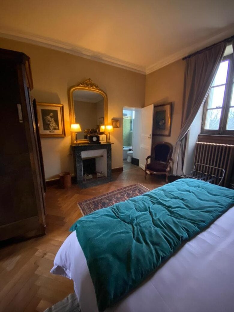 Historic Château with Riverside Views & Heated Pool - Daon, Mayenne, France