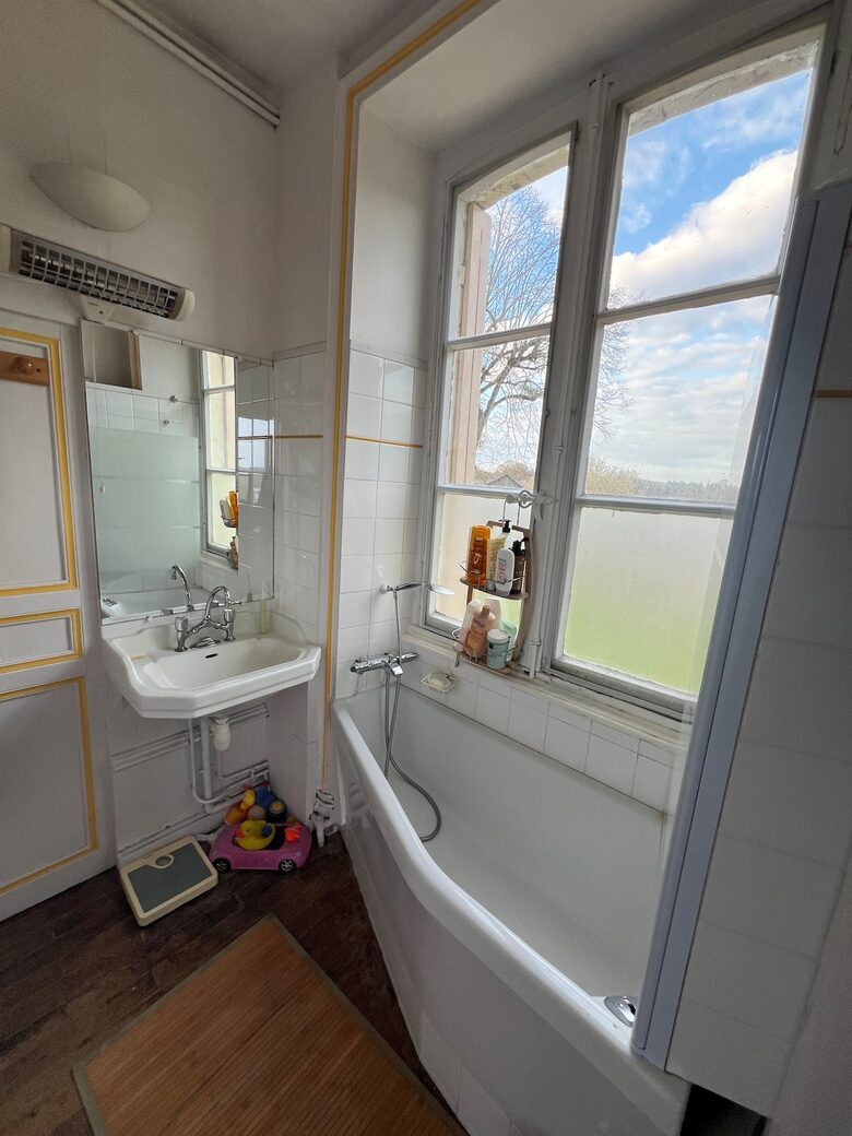 Historic Château with Riverside Views & Heated Pool - Daon, Mayenne, France