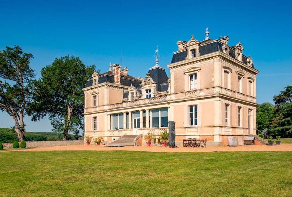 Historic Château with Riverside Views & Heated Pool - Daon, Mayenne, France