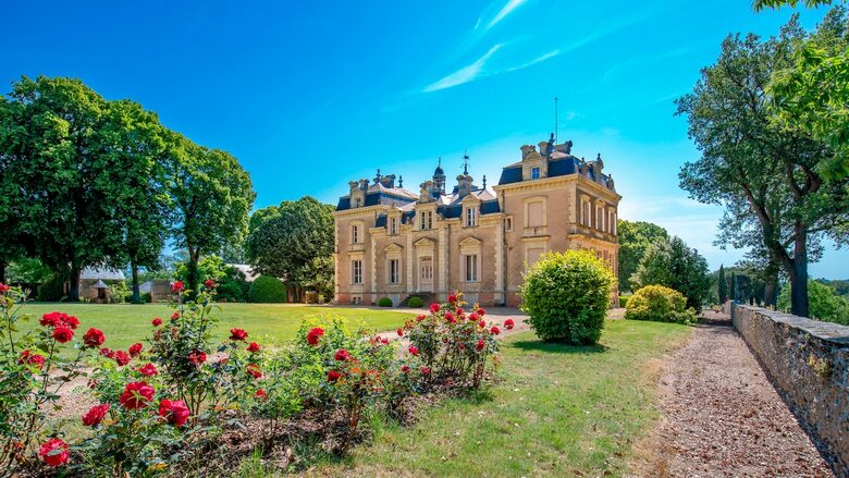 Historic Château with Riverside Views & Heated Pool - Daon, Mayenne, France