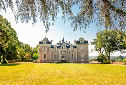 Historic Château with Riverside Views & Heated Pool - Daon, Mayenne, France