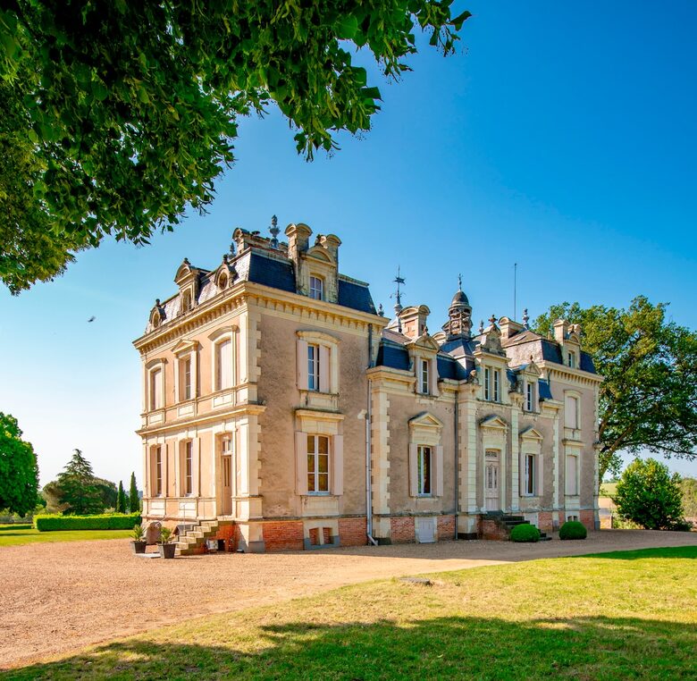 Historic Château with Riverside Views & Heated Pool - Daon, Mayenne, France