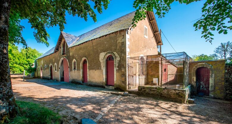 Historic Château with Riverside Views & Heated Pool - Daon, Mayenne, France