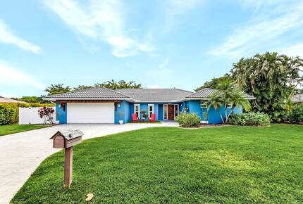 Elegant Fort Myers Retreat with Private Pool Near Beaches and Barrier Islands - Fort Myers, Florida