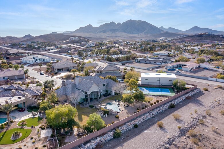 Private Oasis Just Outside the Las Vegas Strip - Henderson, Nevada