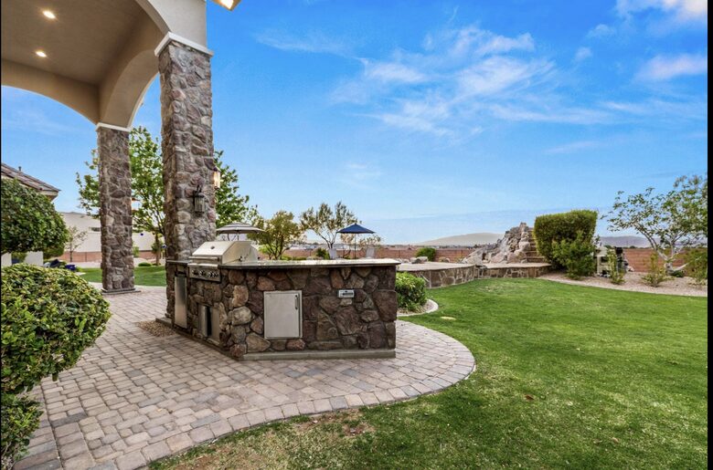 Private Oasis Just Outside the Las Vegas Strip - Henderson, Nevada