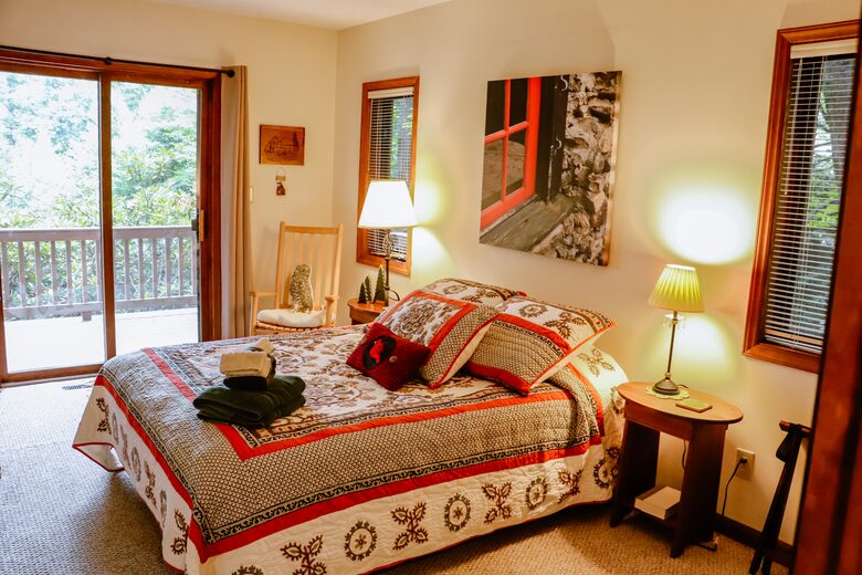 Queen bedroom 2