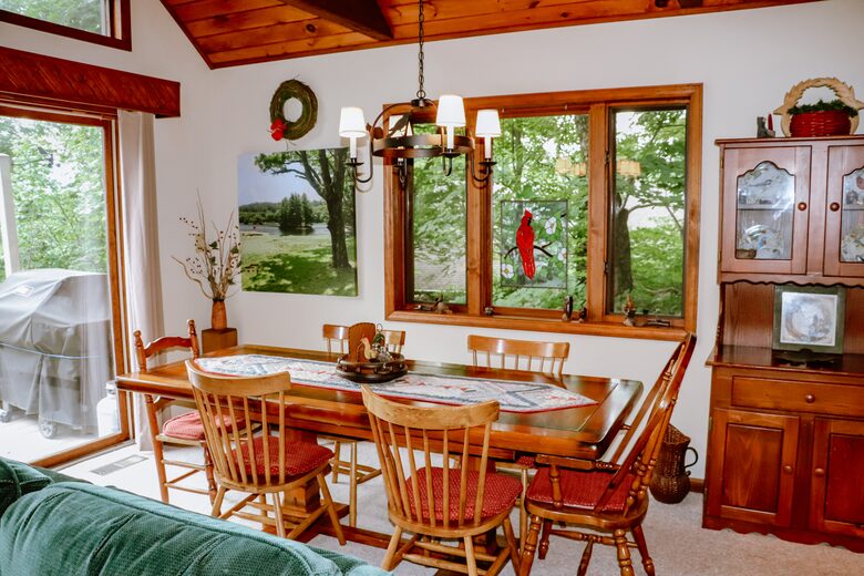 Room for 8 at the table