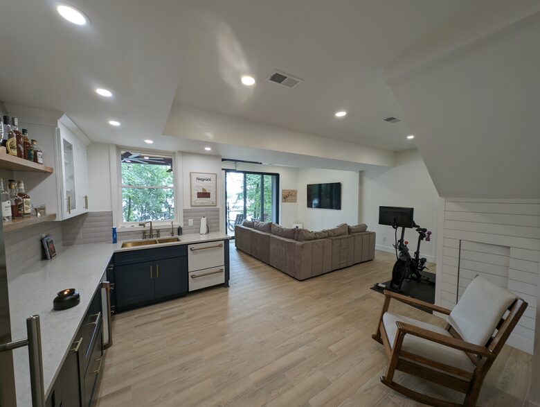 Serene Lakefront Retreat with Modern Comforts - Mount Juliet, Tennessee