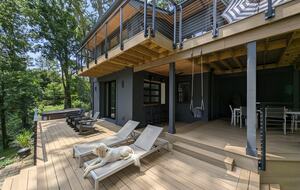 Serene Lakefront Retreat with Modern Comforts - Mount Juliet, Tennessee