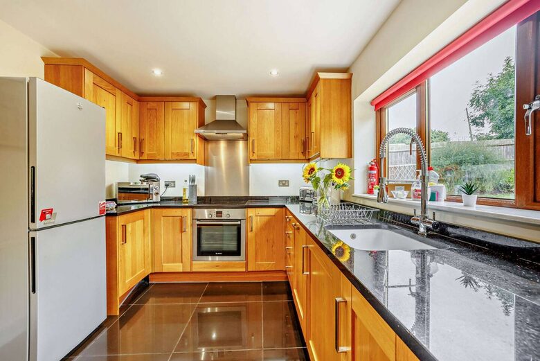 A Refined Cotswold Retreat with Countryside Elegance - Salford, United Kingdom