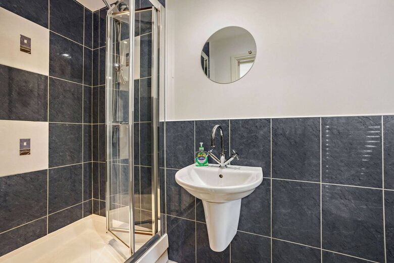 A Refined Cotswold Retreat with Countryside Elegance - Salford, United Kingdom