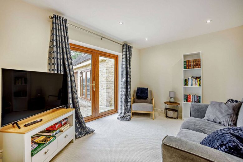 A Refined Cotswold Retreat with Countryside Elegance - Salford, United Kingdom