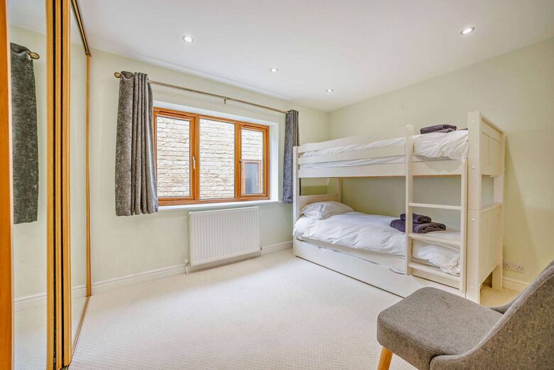 A Refined Cotswold Retreat with Countryside Elegance - Salford, United Kingdom