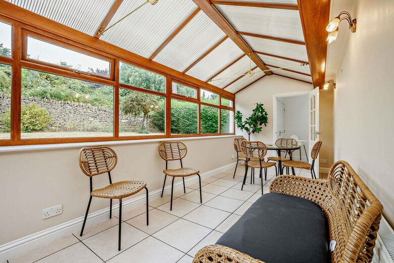 A Refined Cotswold Retreat with Countryside Elegance - Salford, United Kingdom