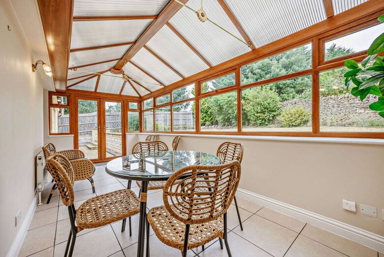 A Refined Cotswold Retreat with Countryside Elegance - Salford, United Kingdom