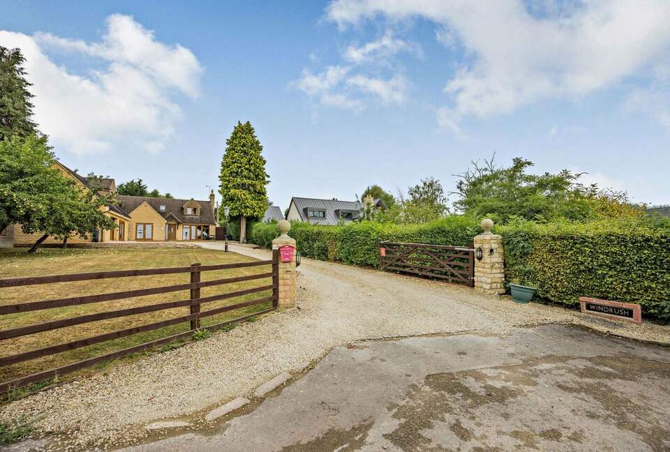 A Refined Cotswold Retreat with Countryside Elegance - Salford, United Kingdom