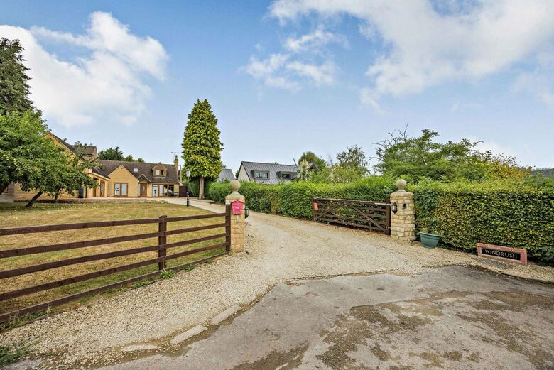 A Refined Cotswold Retreat with Countryside Elegance - Salford, United Kingdom