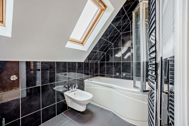 A Refined Cotswold Retreat with Countryside Elegance - Salford, United Kingdom