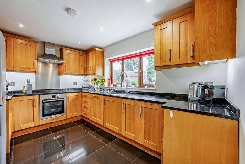 A Refined Cotswold Retreat with Countryside Elegance - Salford, United Kingdom