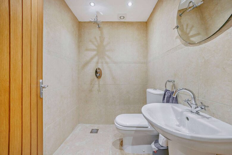 A Refined Cotswold Retreat with Countryside Elegance - Salford, United Kingdom