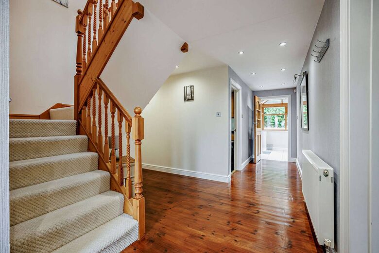 A Refined Cotswold Retreat with Countryside Elegance - Salford, United Kingdom