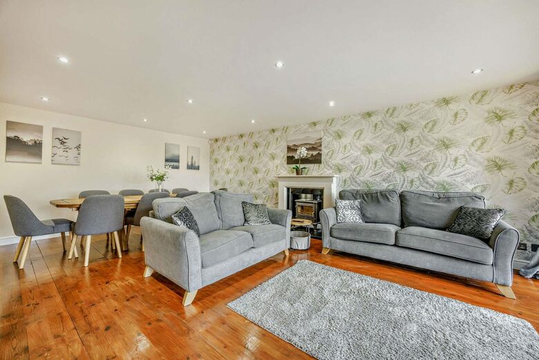 A Refined Cotswold Retreat with Countryside Elegance - Salford, United Kingdom