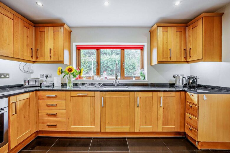 A Refined Cotswold Retreat with Countryside Elegance - Salford, United Kingdom