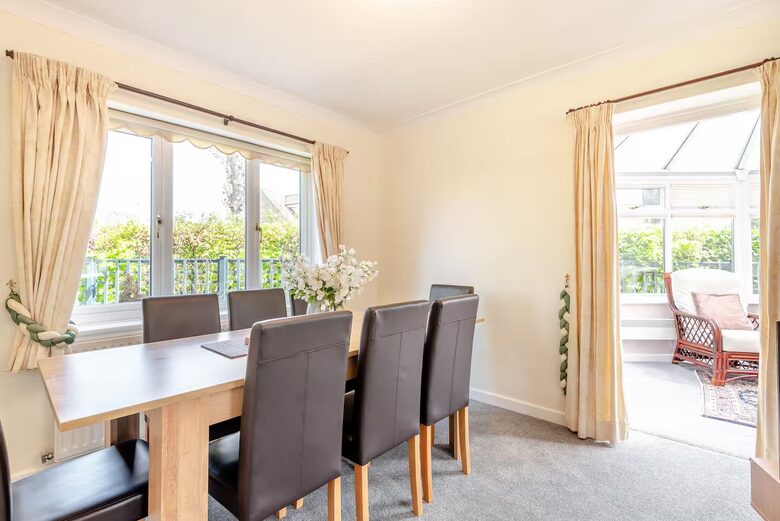Elegant Cotswold Retreat Near Bourton-on-the-Water - Bourton-on-the-Water, United Kingdom
