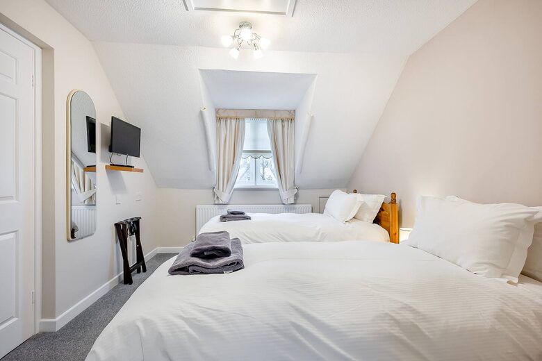 Elegant Cotswold Retreat Near Bourton-on-the-Water - Bourton-on-the-Water, United Kingdom