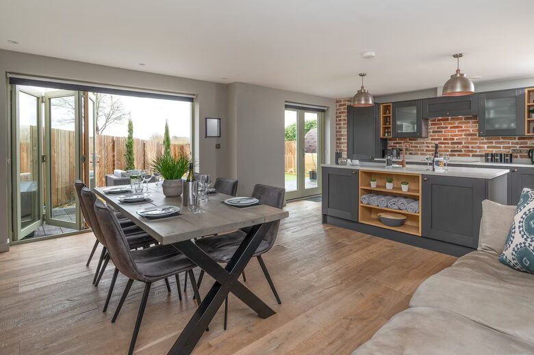 Cotswold Former Post House with Countryside Charm - Leighterton, Tetbury, United Kingdom
