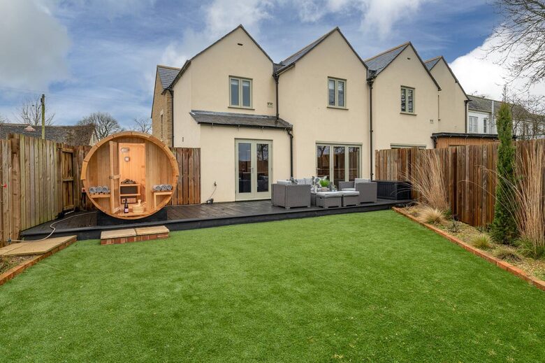 Cotswold Former Post House with Countryside Charm - Leighterton, Tetbury, United Kingdom