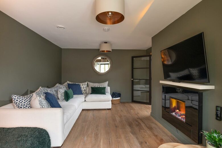 Cotswold Former Post House with Countryside Charm - Leighterton, Tetbury, United Kingdom