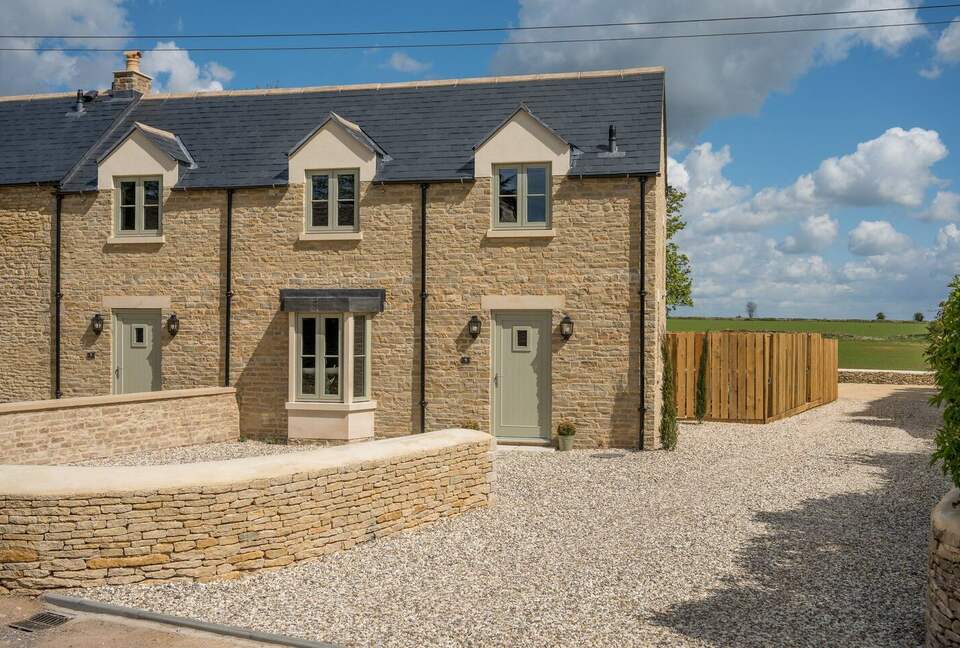 Cotswold Former Post House with Countryside Charm - Leighterton, Tetbury, United Kingdom