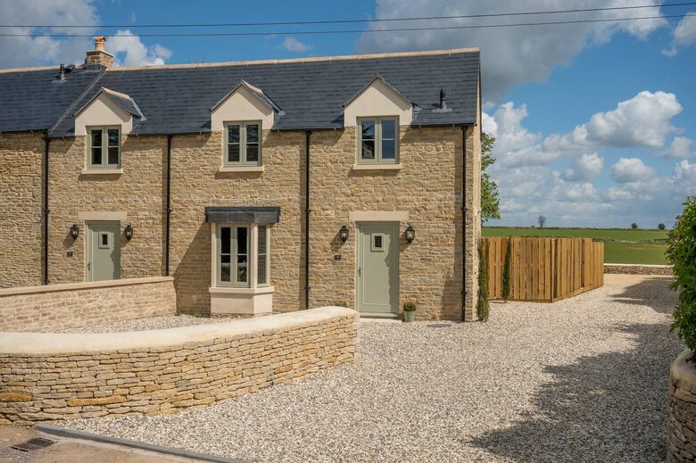 Cotswold Former Post House with Countryside Charm - Leighterton, Tetbury, United Kingdom