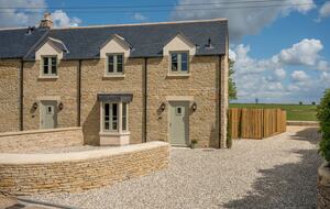 Cotswold Former Post House with Countryside Charm - Leighterton, Tetbury, United Kingdom