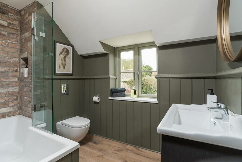 Cotswold Former Post House with Countryside Charm - Leighterton, Tetbury, United Kingdom
