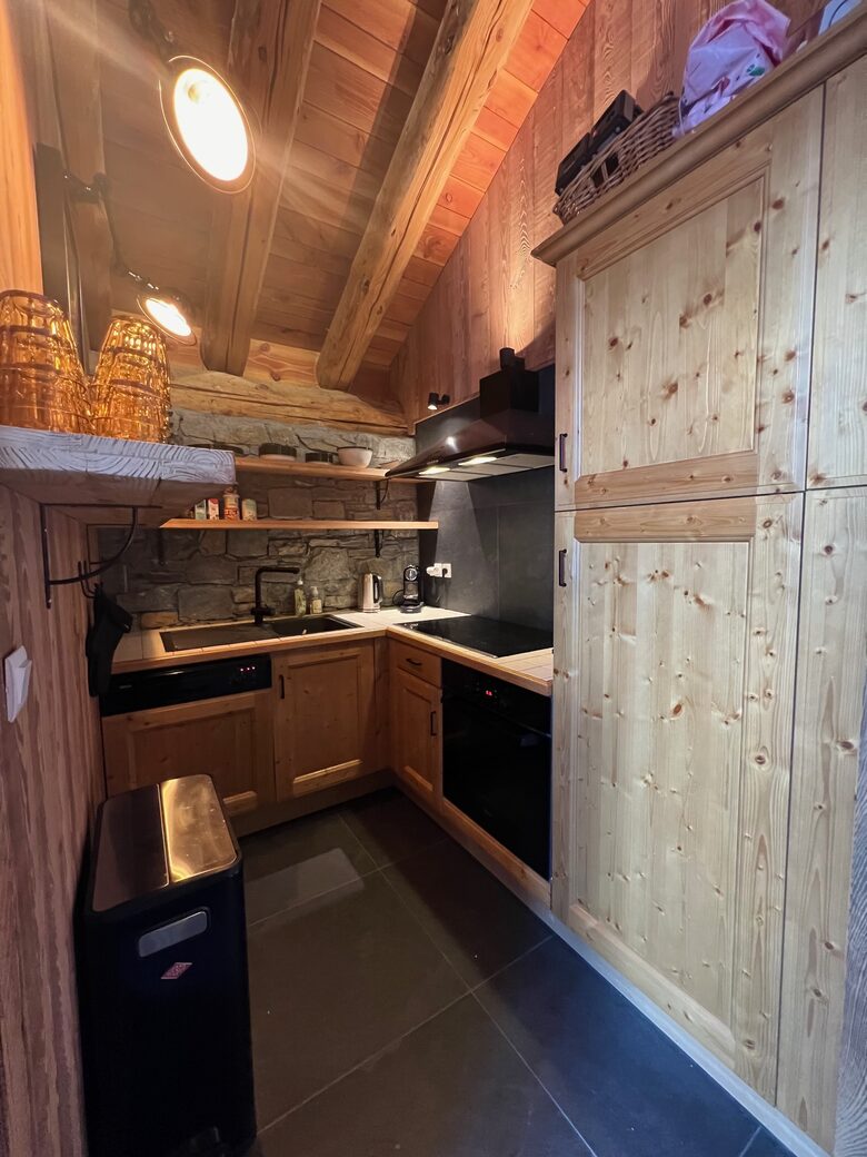 Elegant Chalet Apartment with Ski-In/Ski-Out Access - Sainte-Foy-Tarentaise, France